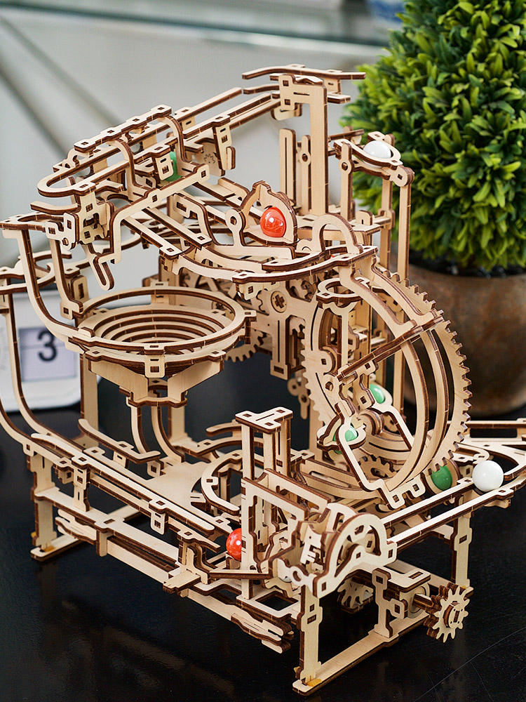 Wooden marble run 3D puzzle kit with stepped elevator track