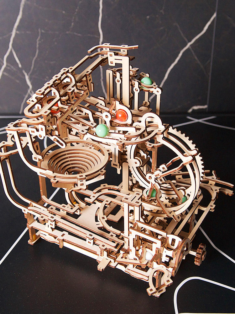 Wooden marble run 3D puzzle kit with stepped elevator track